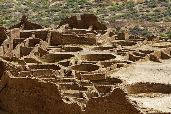Chaco Culture NP チャコカルチャー国立歴史公園でプエブロボニートを 