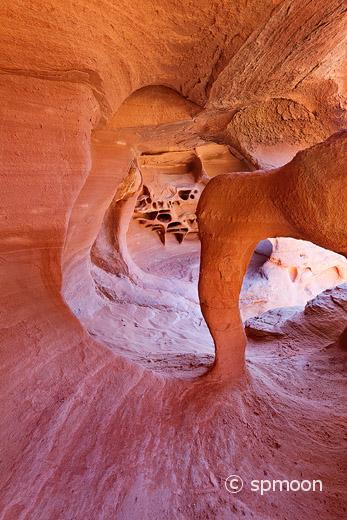 Windstone arch, Valley of Fire State Park, Nevada.