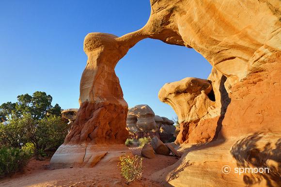 Metate Arch in Devil's Garden at Sunset, Grand Staircase-Escalante National Monument, UT.