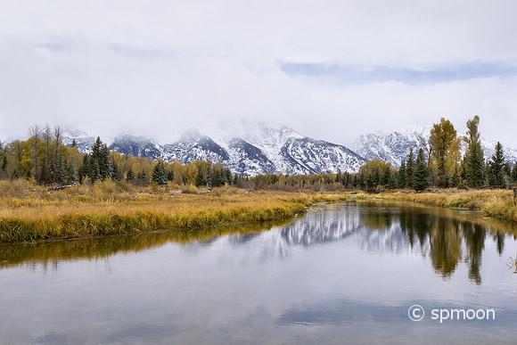 Grand Teton National Park 紅葉と雪山が美しい秋のグランドティトン 
